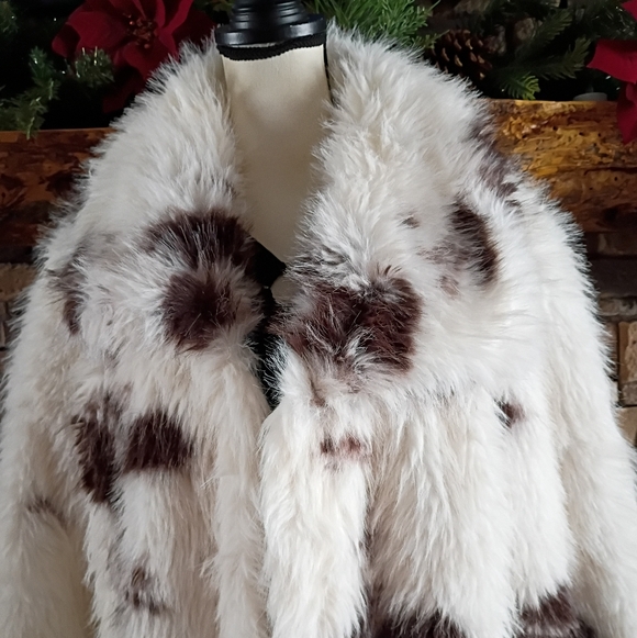 NEW NVLT Anthropologie Cow Print Fuzzy Faux Fur Long Coat Size Large - Picture 3 of 16